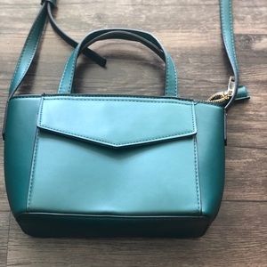 🌻A New Day Emerald Green Purse🌻